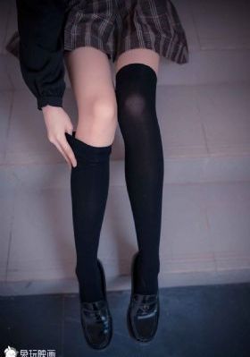 女大学生沙龙室2