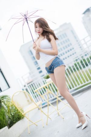 教室里调教大乳奶牛老师