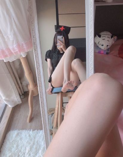两腿之间