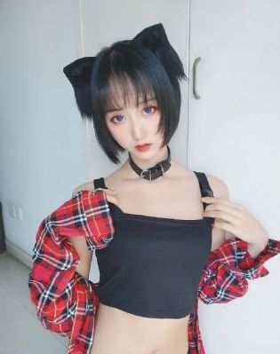 大胸的女大学生